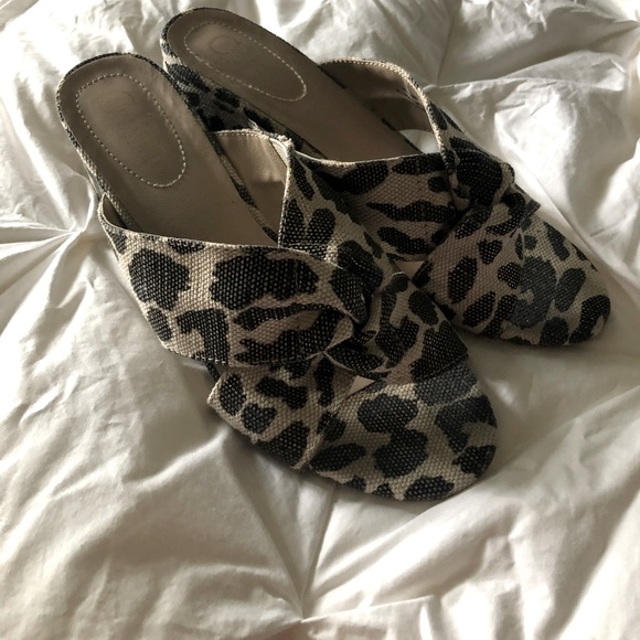 Comfort established in1946 women’s animal print heels in size 8M - Picture 2 of 7